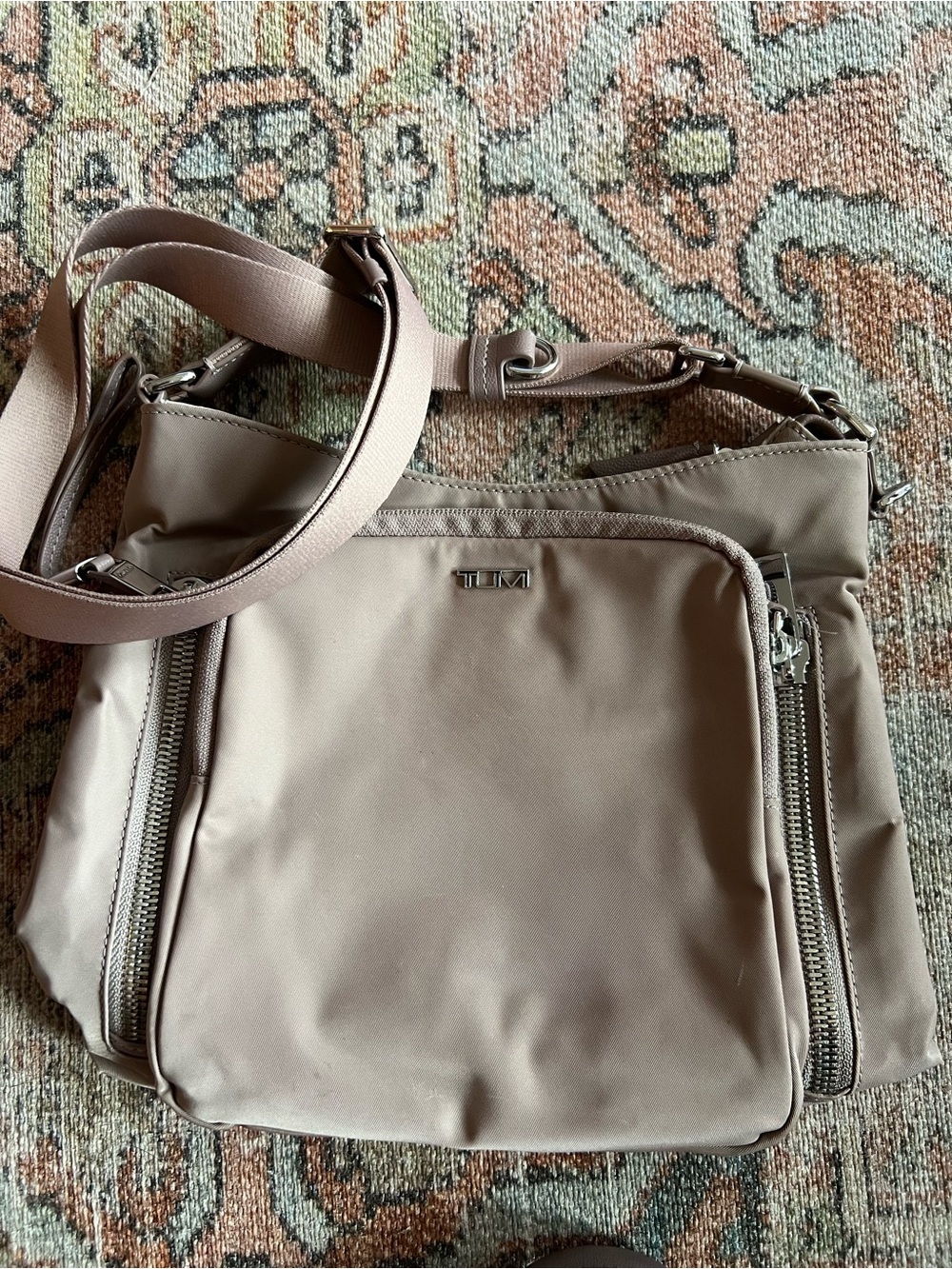 NWOT NEW TUMI Voyageur Tyler Nylon Crossbody Bag Mauve Dusty Pink, Color Mink - Picture 3 of 7